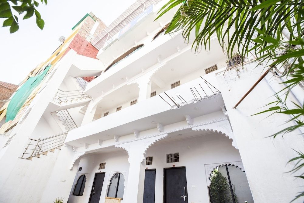 undefined OYO 37341 Heritage High 10