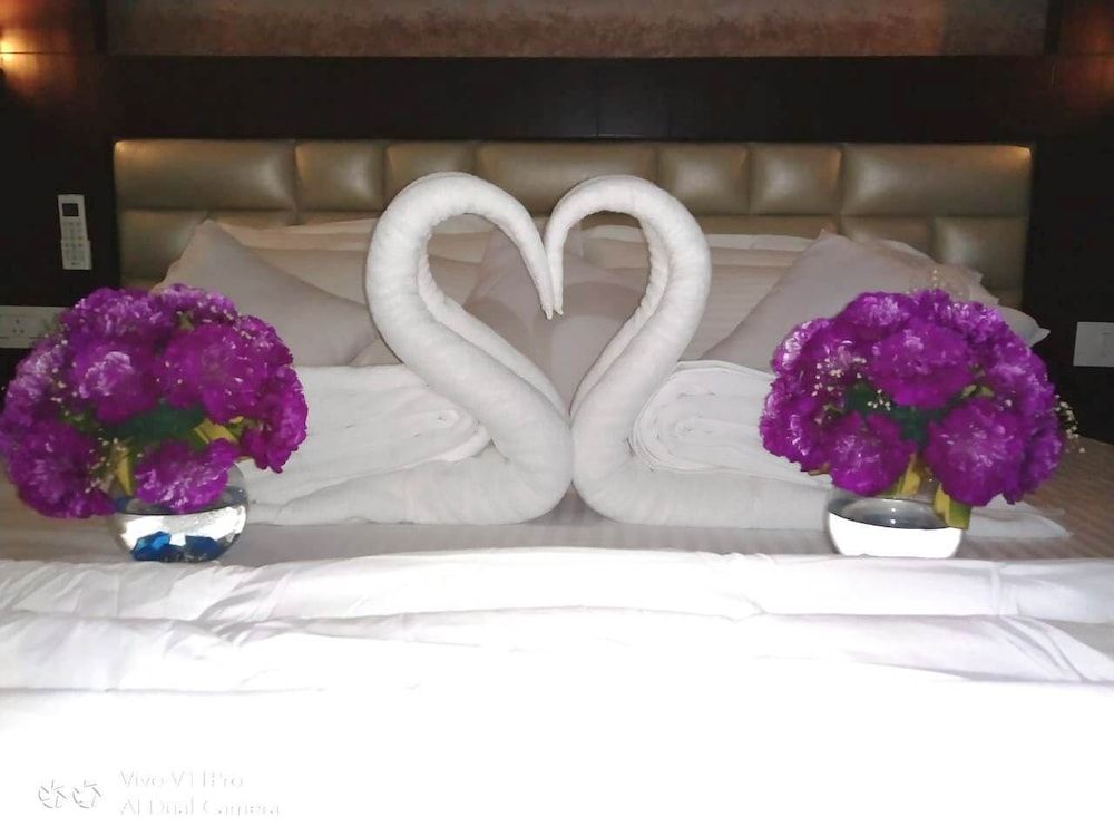 Executive Double Room, 1 Queen Bed, Smoking, Pool View