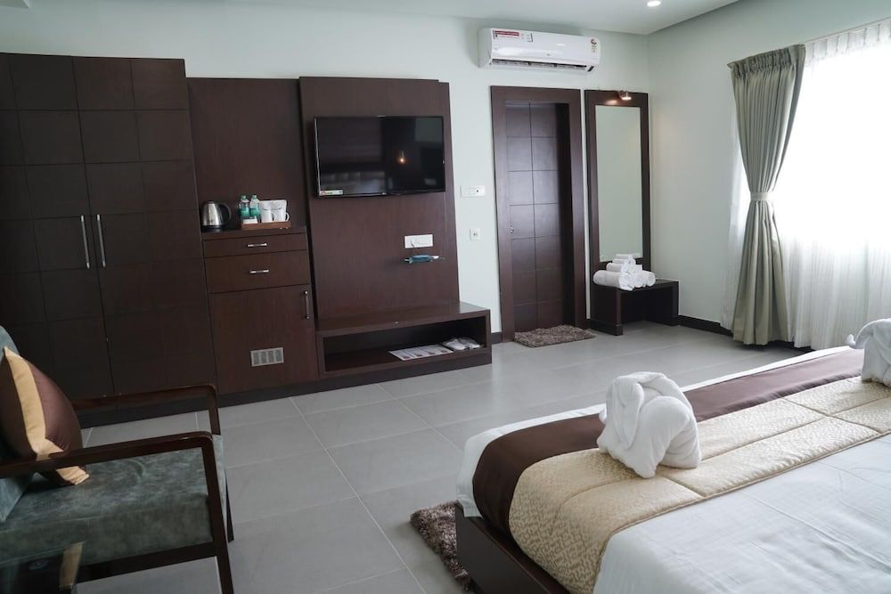 Premium Double Room, 1 King Bed, City View