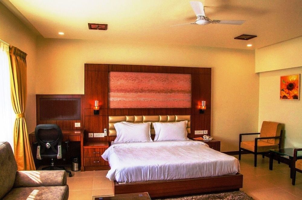 Royal Room, 1 King Bed with Sofa bed