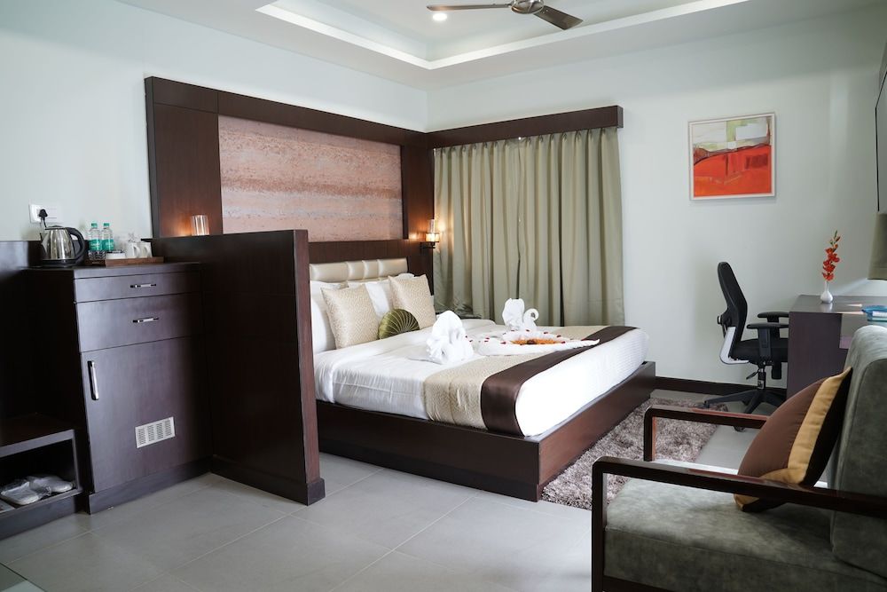 Premium Double Room, 1 King Bed, City View
