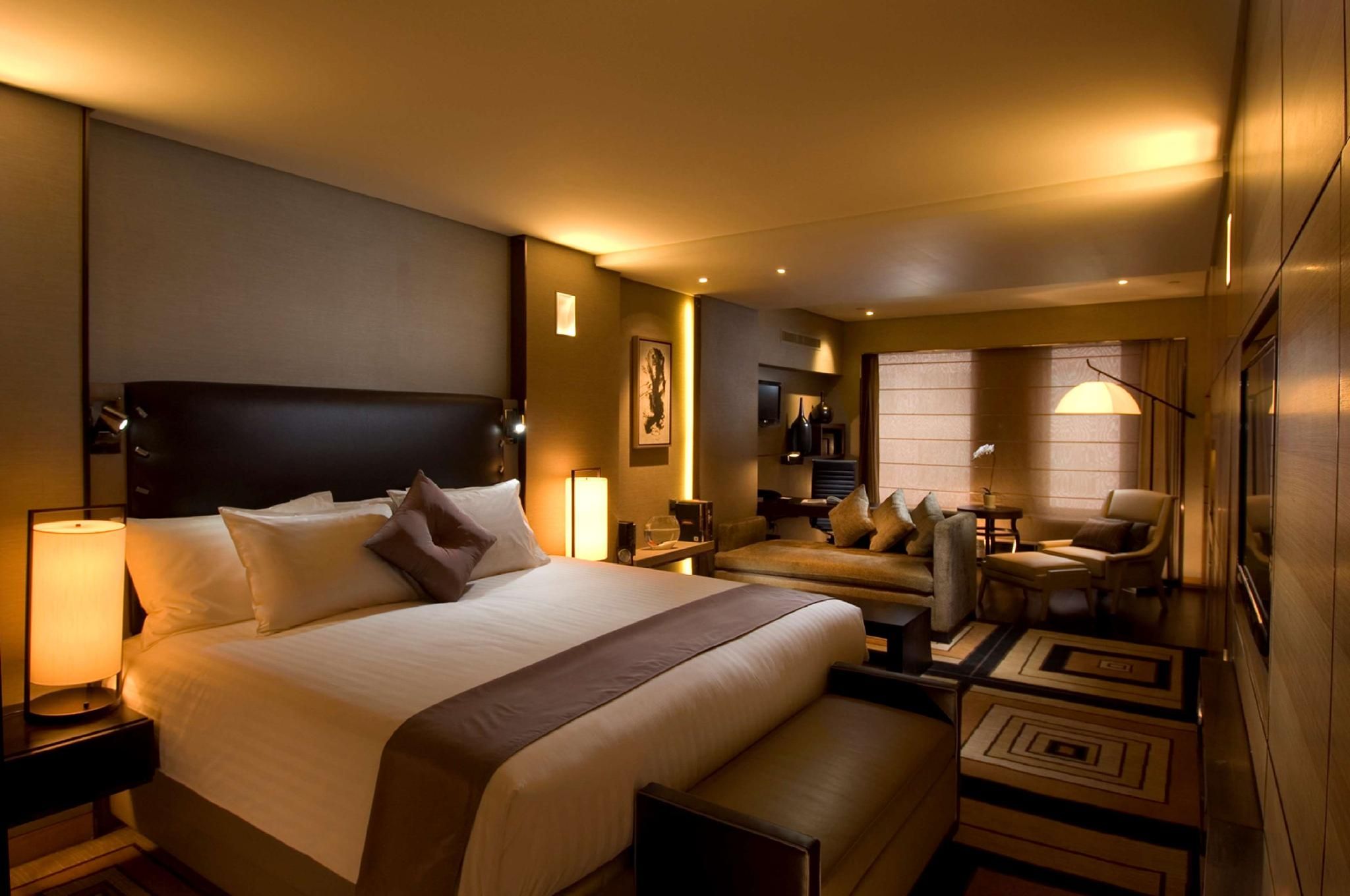 King Hilton Deluxe Plus