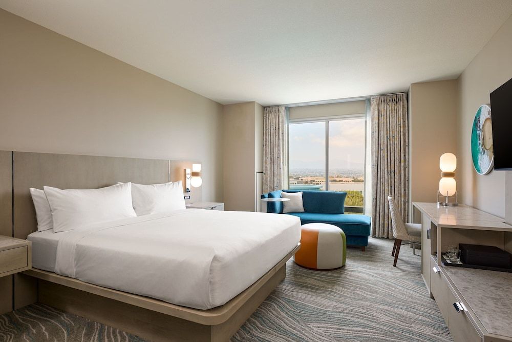 Room, 1 King Bed, Pool View