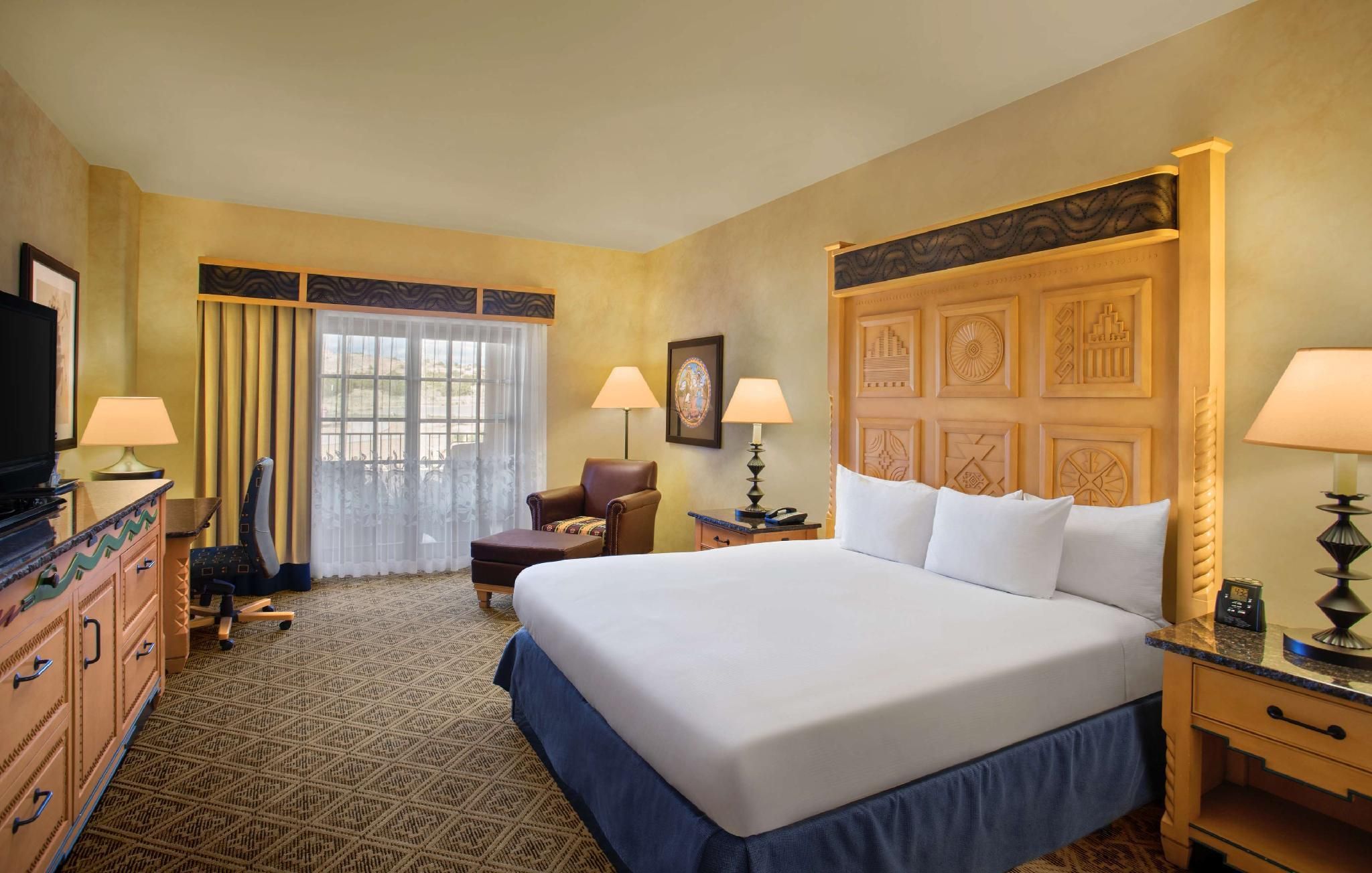 1 KING BED ROOM WITH BALCONY