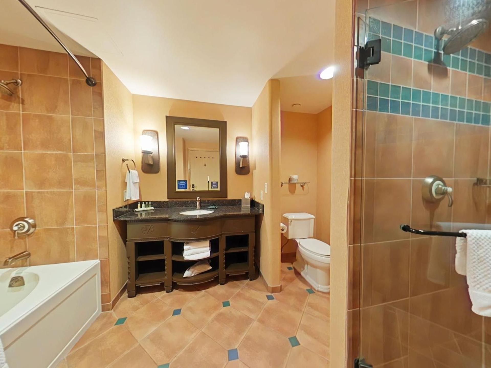 1 KING BED DELUXE SUITE W/FIREPLACE-BALCONY