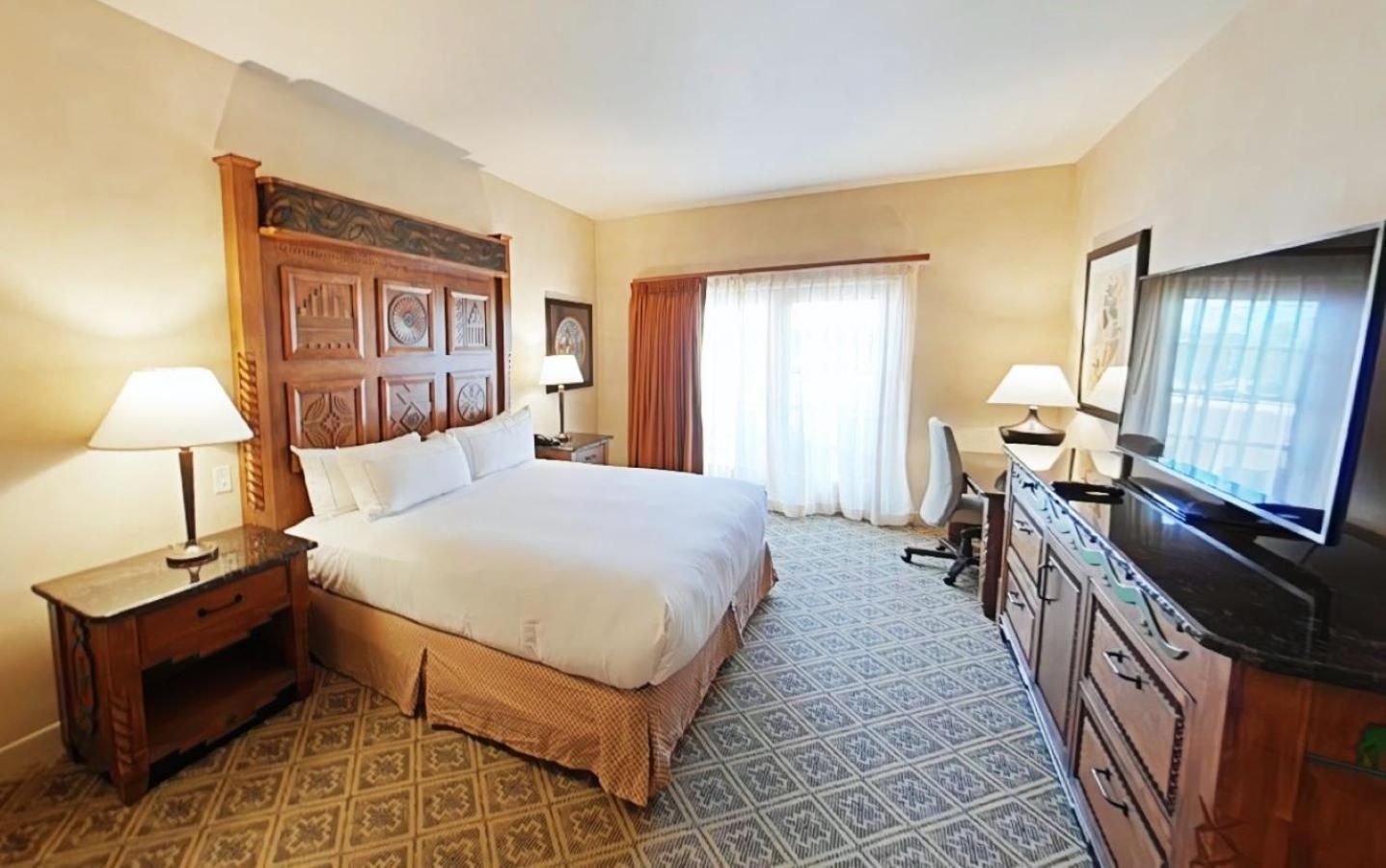 1 King Bed Hearing Accessible