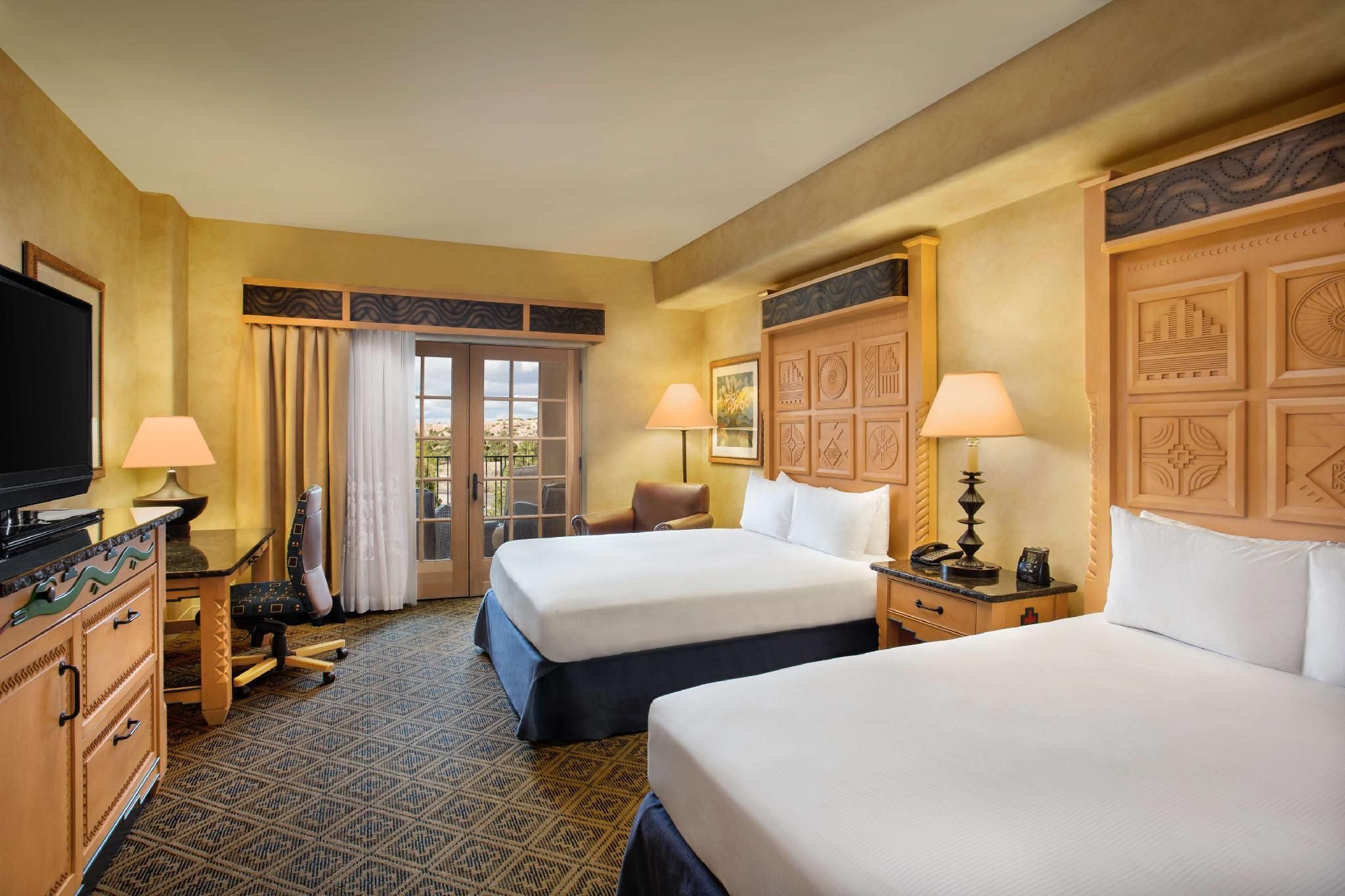 2 queen beds room with balcony
