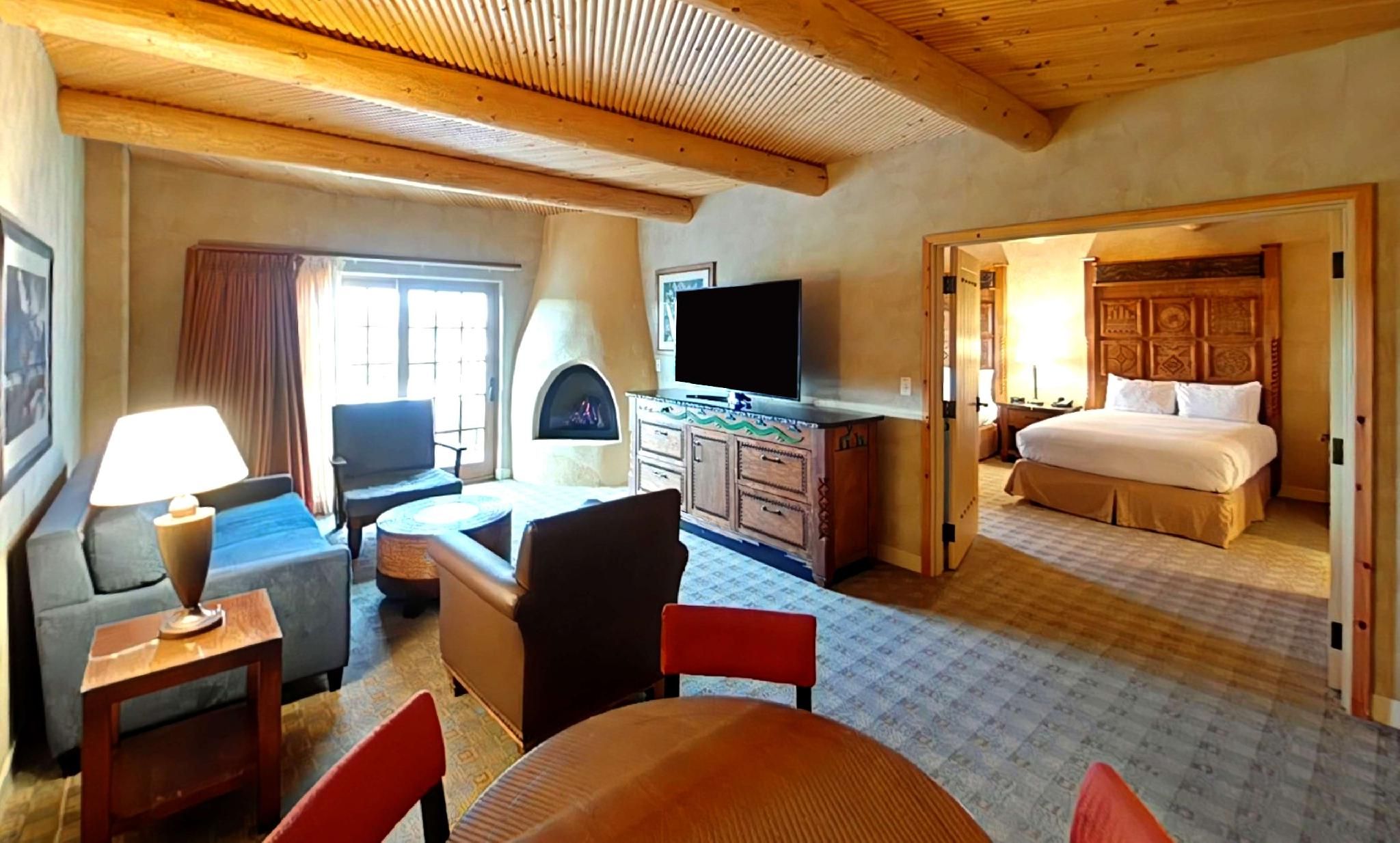 2 QUEEN BEDS SUPERIOR STE W/FIREPLACE-BALCONY