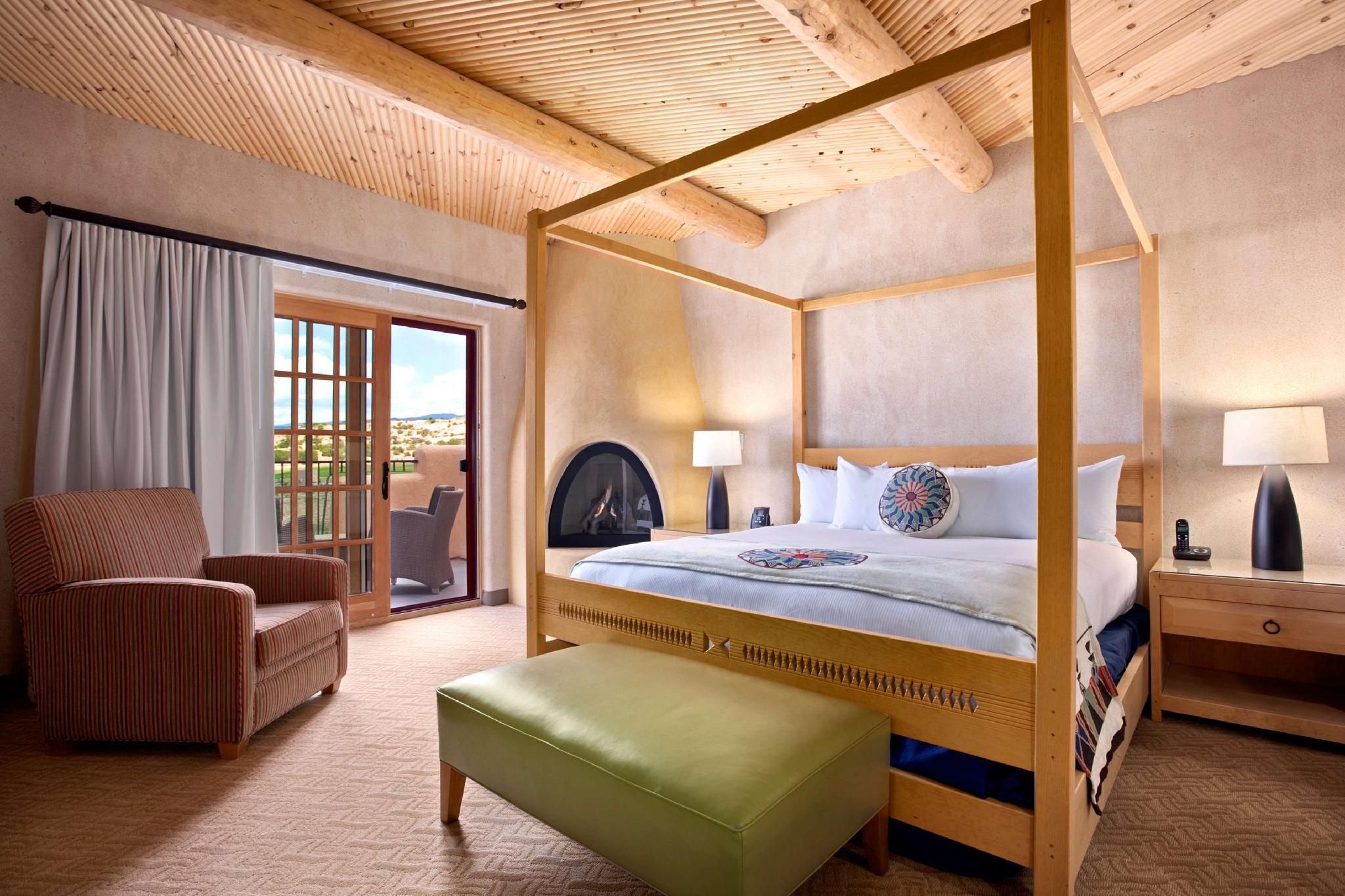 1 KING 1 BEDROOM ENCHANTMENT SUITE W/PATIO
