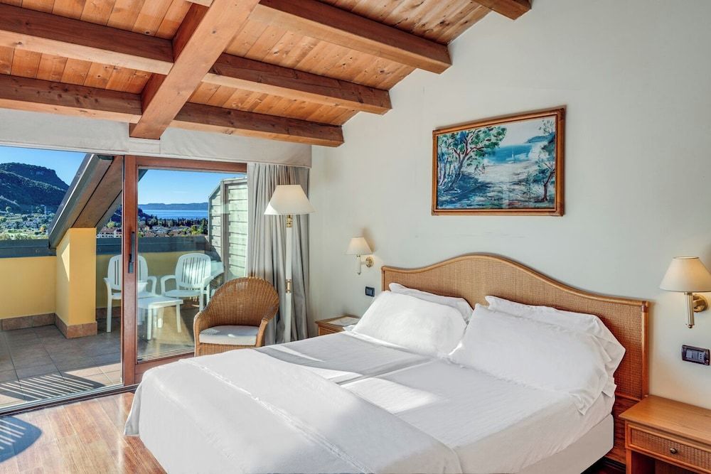 Double or Twin Room, Lake View