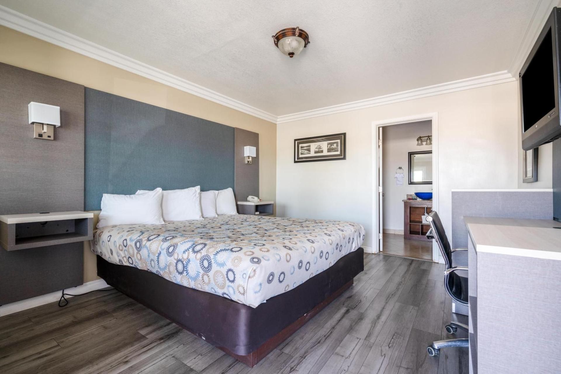 King Room - Non-Smoking
