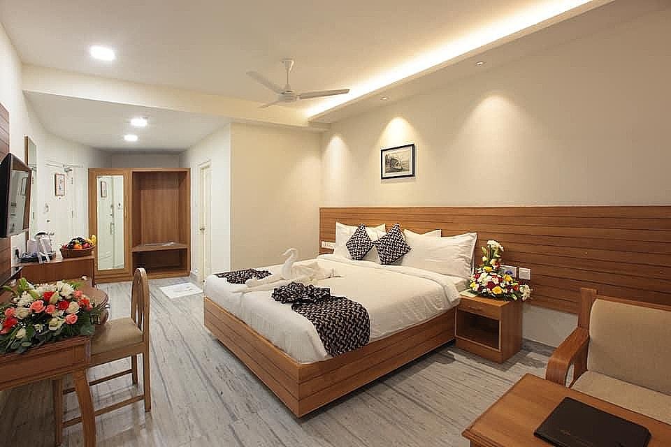 Hotel Hills Park Deluxe Double Room 3