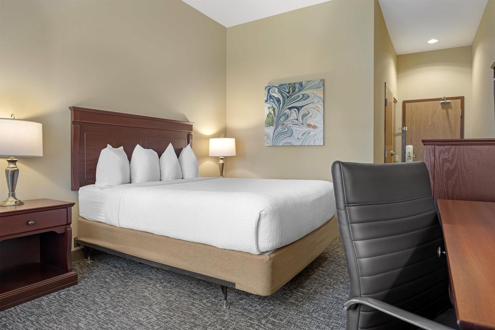 Standard Room, 1 Queen Bed, Non Smoking, Refrigerator