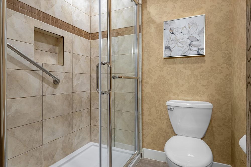 Best Western Plus Fredericton Hotel & Suites Suite, 1 King Bed, Non Smoking, Refrigerator & Microwave (with Sofabed) 3