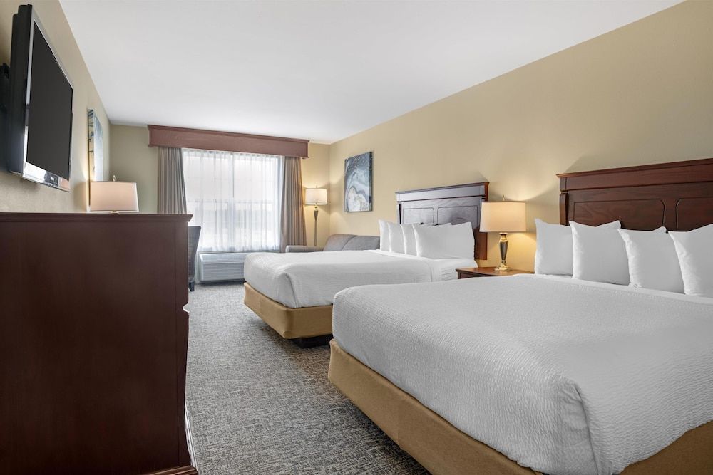 Best Western Plus Fredericton Hotel & Suites Suite, 2 Queen Beds, Non Smoking, Refrigerator & Microwave (with Sofabed) 2