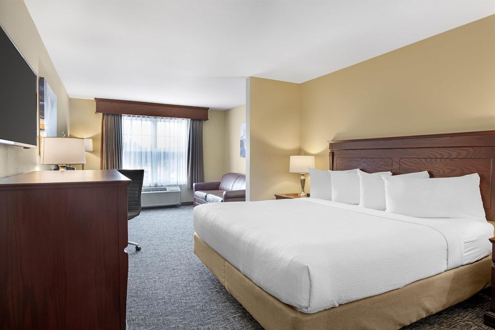 Suite, 1 King Bed, Non Smoking, Fireplace (with Sofabed)