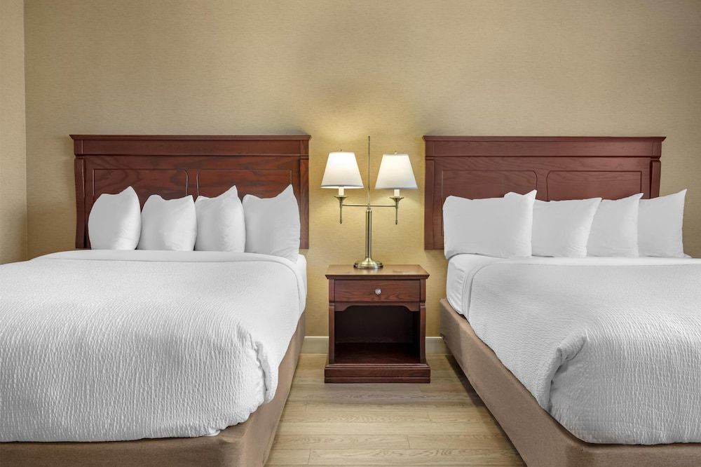 Suite, 2 Queen Beds, Non Smoking, Refrigerator & Microwave (Larger Room)