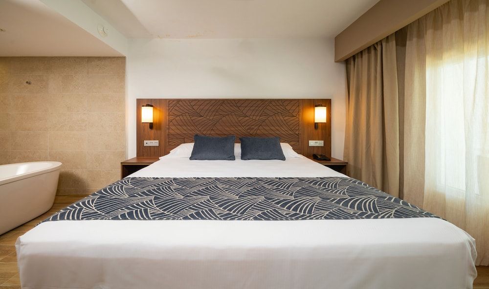 Standard Suite, Ocean View (L)