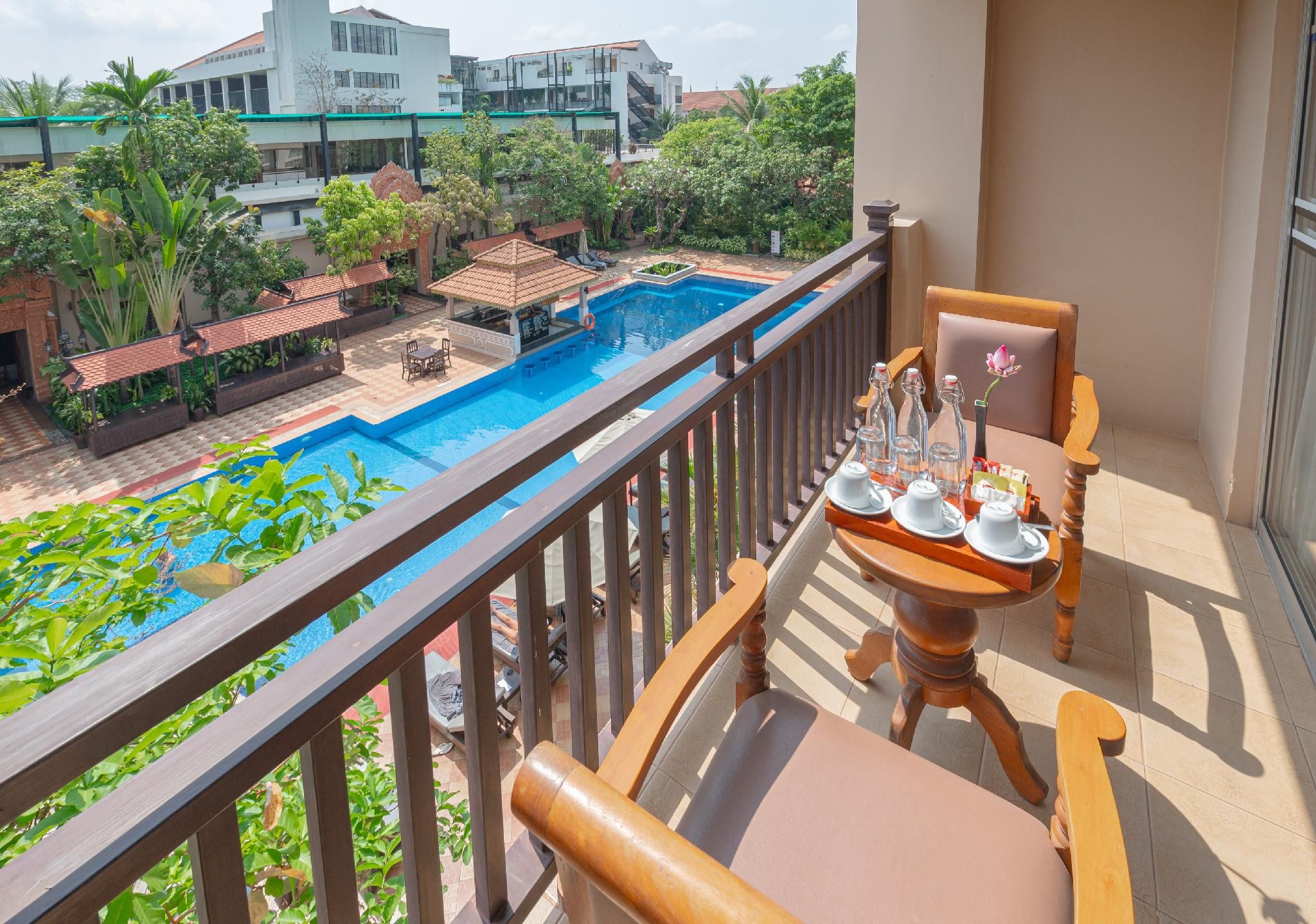 Deluxe Double Room Pool View