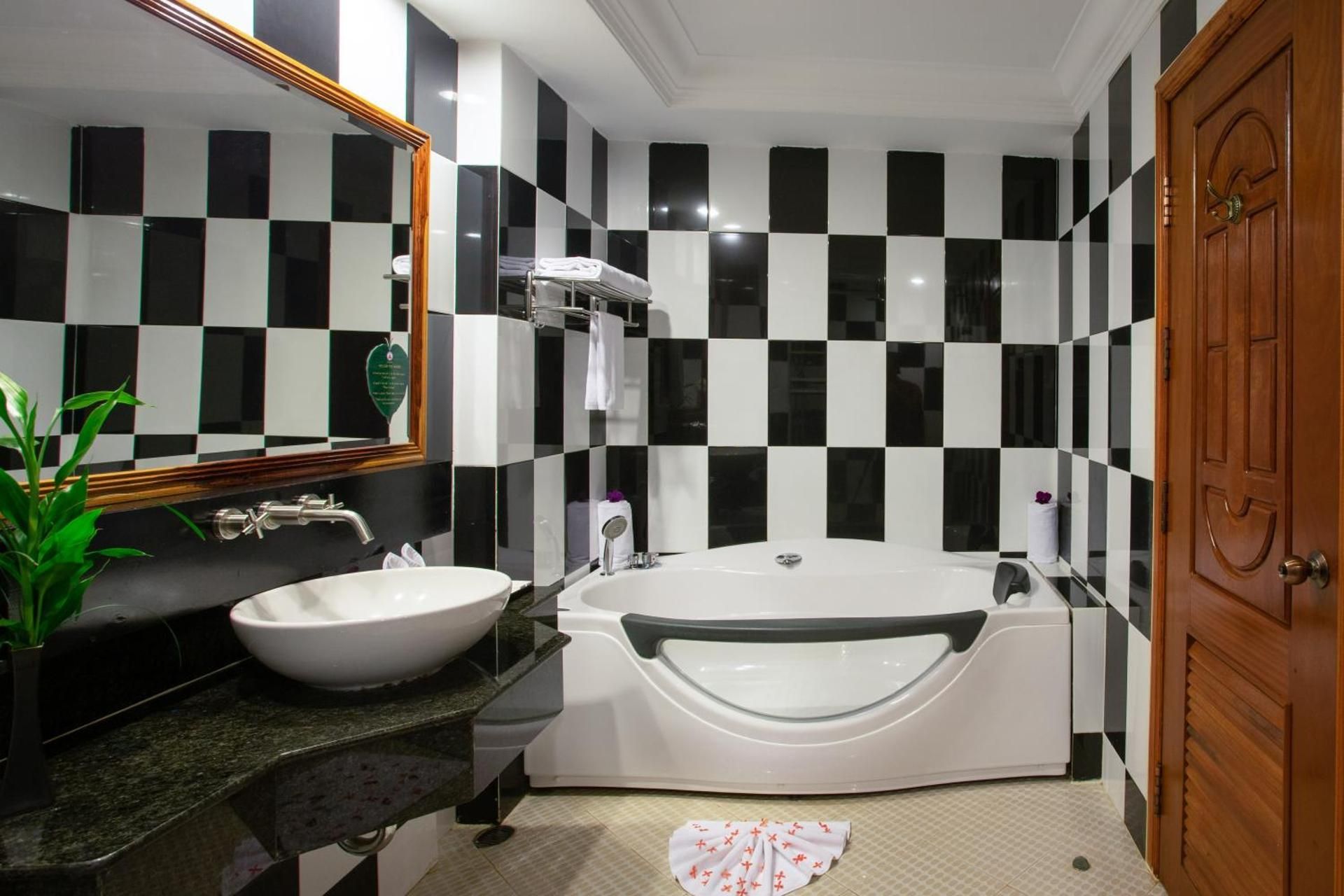 Premium Deluxe - Exclusive Package