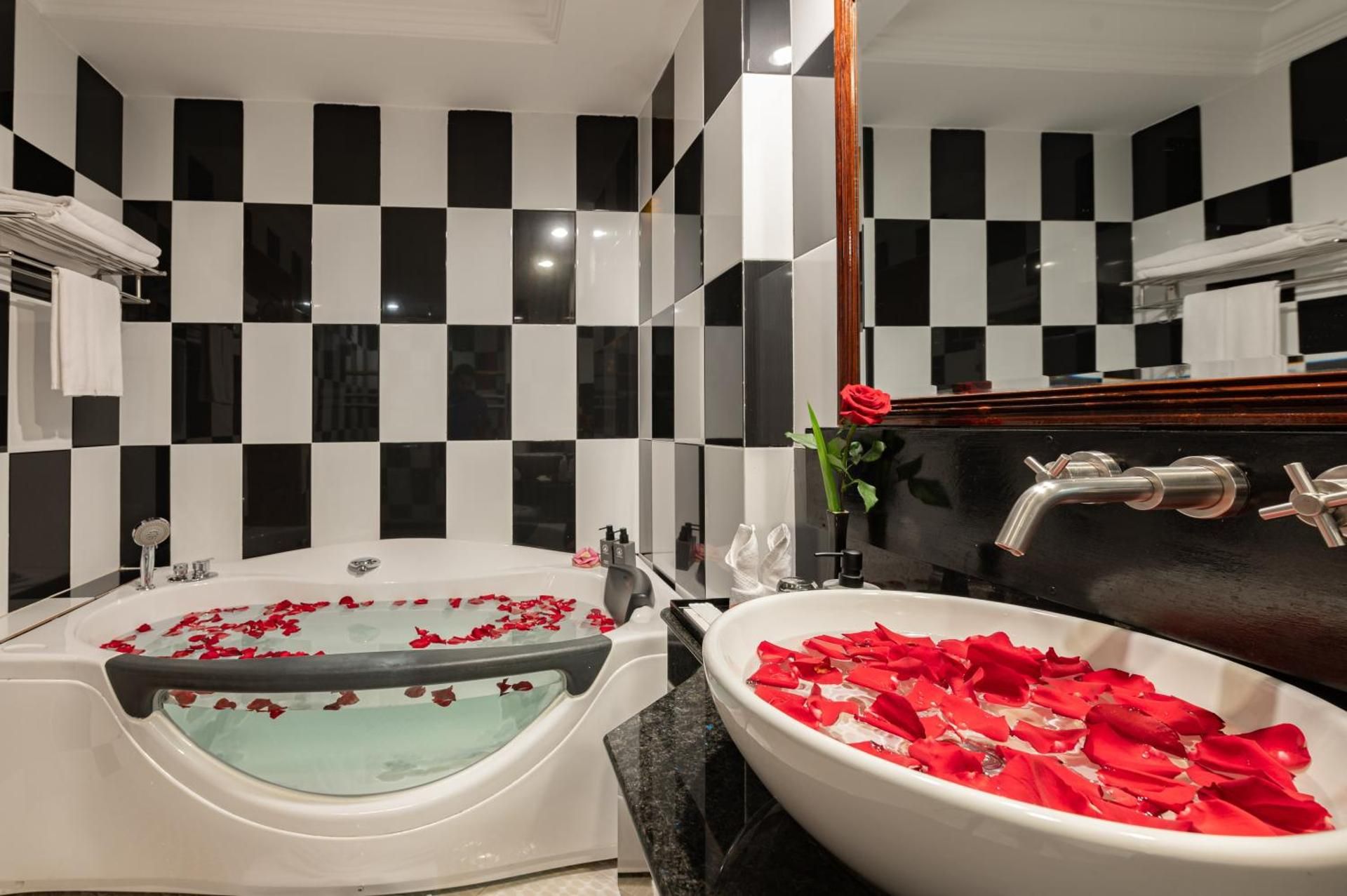 Premium Deluxe - Exclusive Package