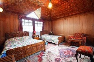 undefined Canada Houseboat 9