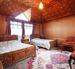 undefined Canada Houseboat 10