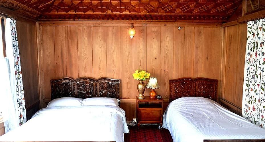 Canada Houseboat Deluxe Room 3