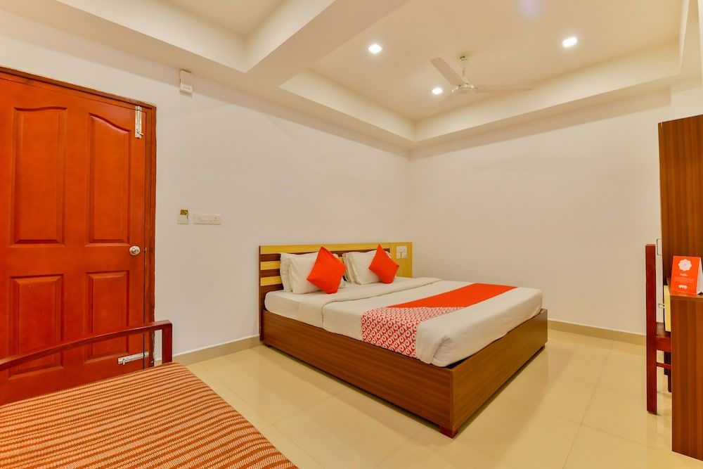 OYO 18604 Puthens Capitol Inn Double Room, 1 King Bed