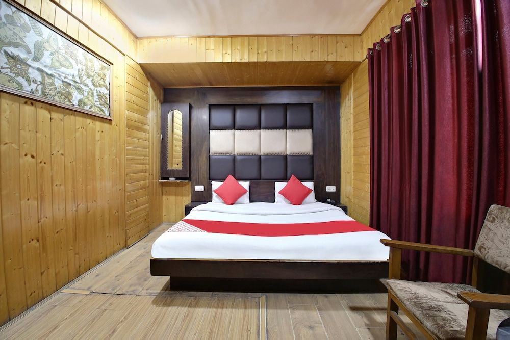 Hotel O Azad Standard Double Room