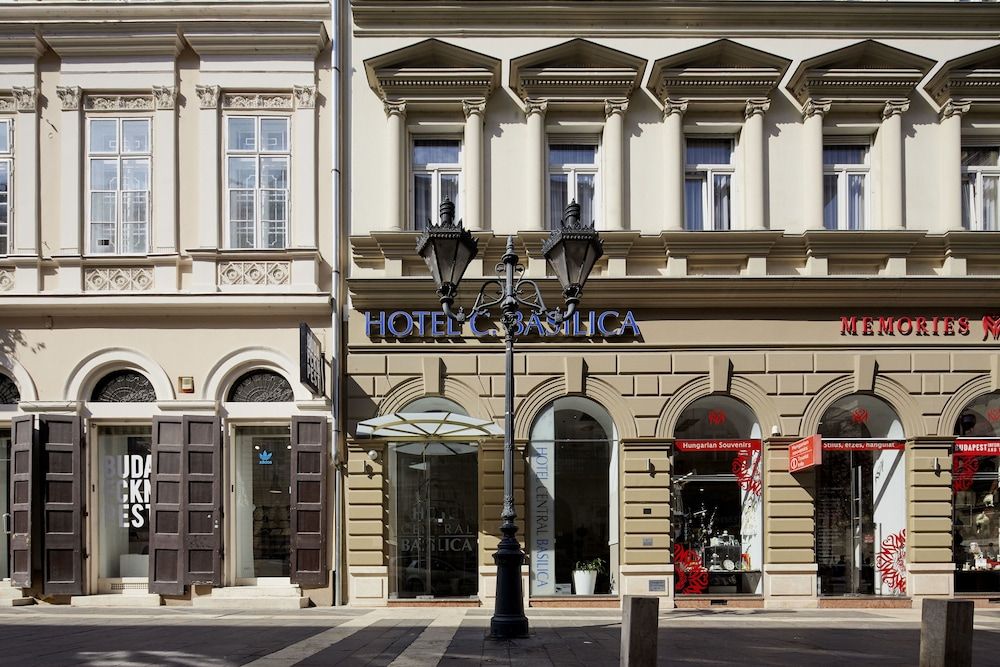 undefined Hotel Central Basilica 4