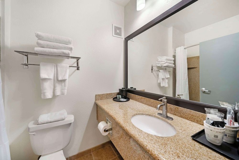 Best Western Crater Lake Highway White City/Medford Standard Room, 2 Queen Beds, Non Smoking, Refrigerator & Microwave 4
