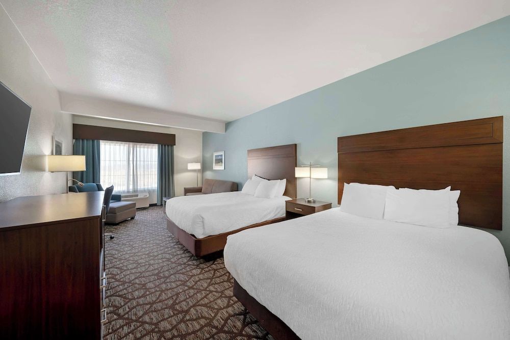 Best Western Crater Lake Highway White City/Medford Standard Room, 2 Queen Beds, Non Smoking, Refrigerator & Microwave (Pet Friendly)