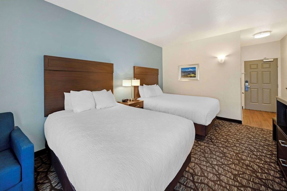 Best Western Crater Lake Highway White City/Medford Standard Room, 2 Queen Beds, Non Smoking, Refrigerator & Microwave 3