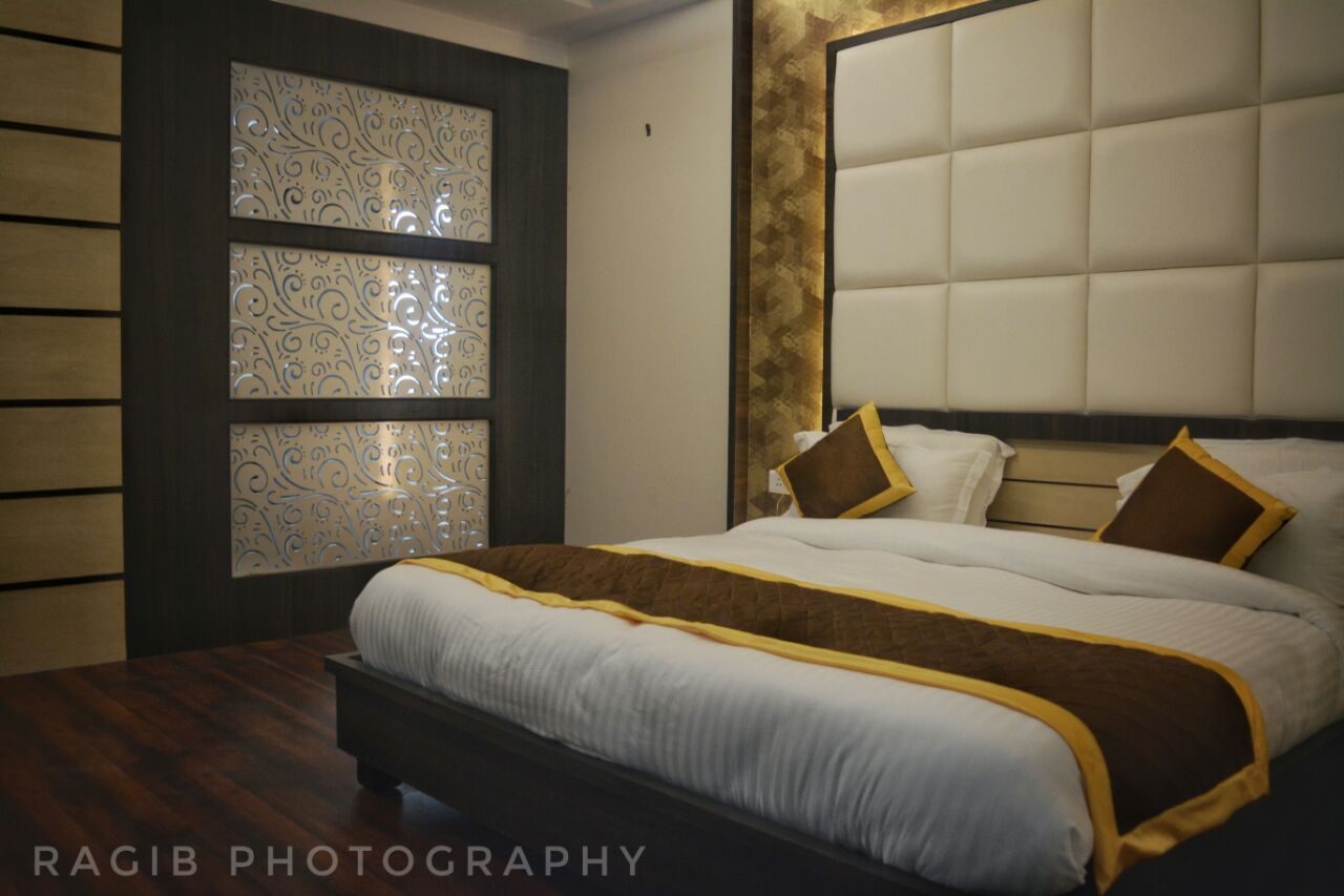 Golden Laurel Inn Super Deluxe Room