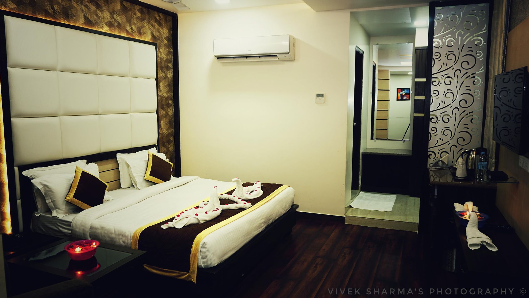 Golden Laurel Inn Deluxe Room 3