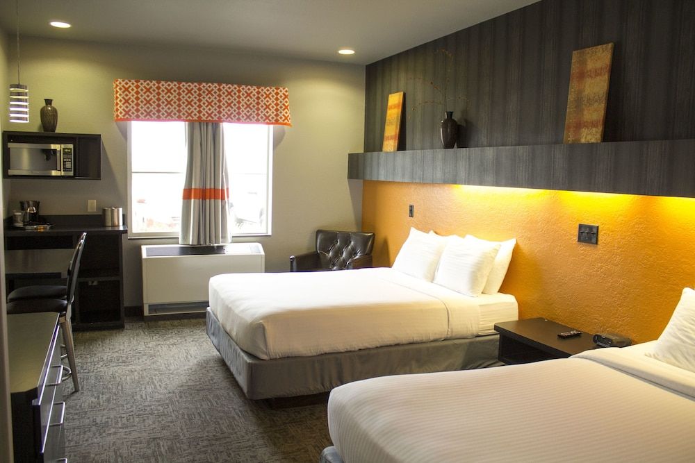 Metropolis Resort Double Queen (Waterpark and Fun Center is closed every Monday and Tuesday)