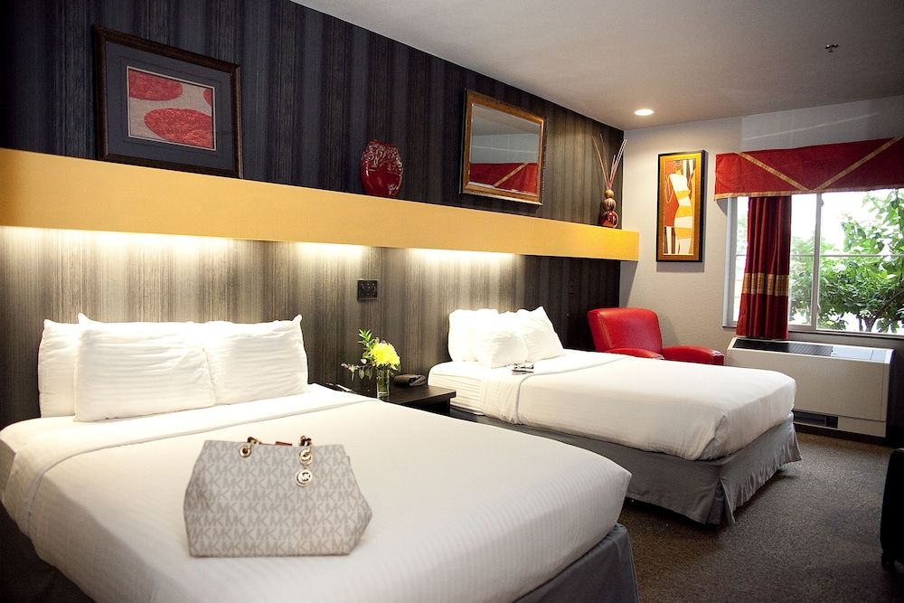 Metropolis Resort Double Queen (Waterpark and Fun Center is closed every Monday and Tuesday) 3