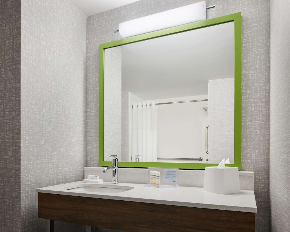 Room, 1 King Bed, Accessible, Bathtub