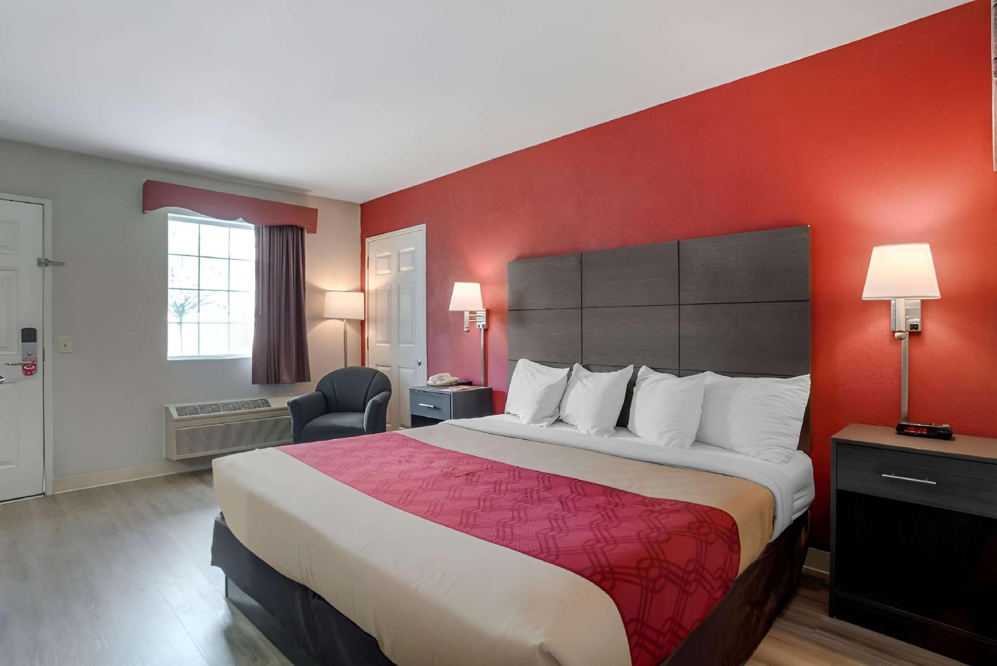 1 King Bed Accessible
