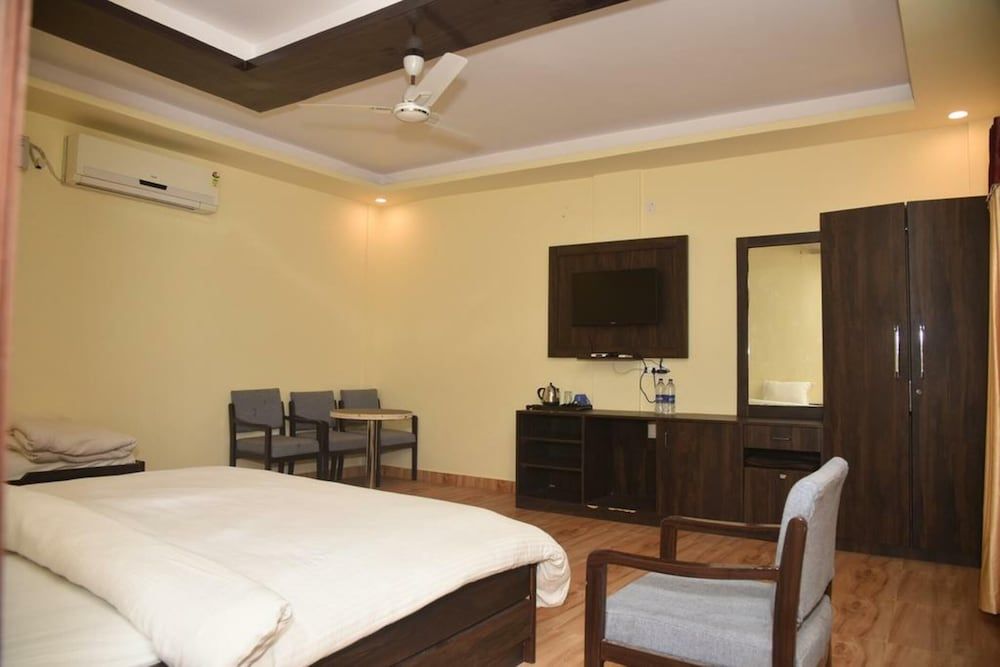 Deluxe Room, 1 King Bed, Resort View