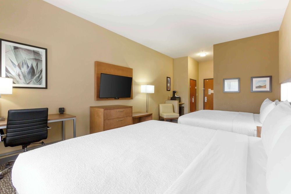 Standard Room, Multiple Beds, Non Smoking, Refrigerator & Microwave