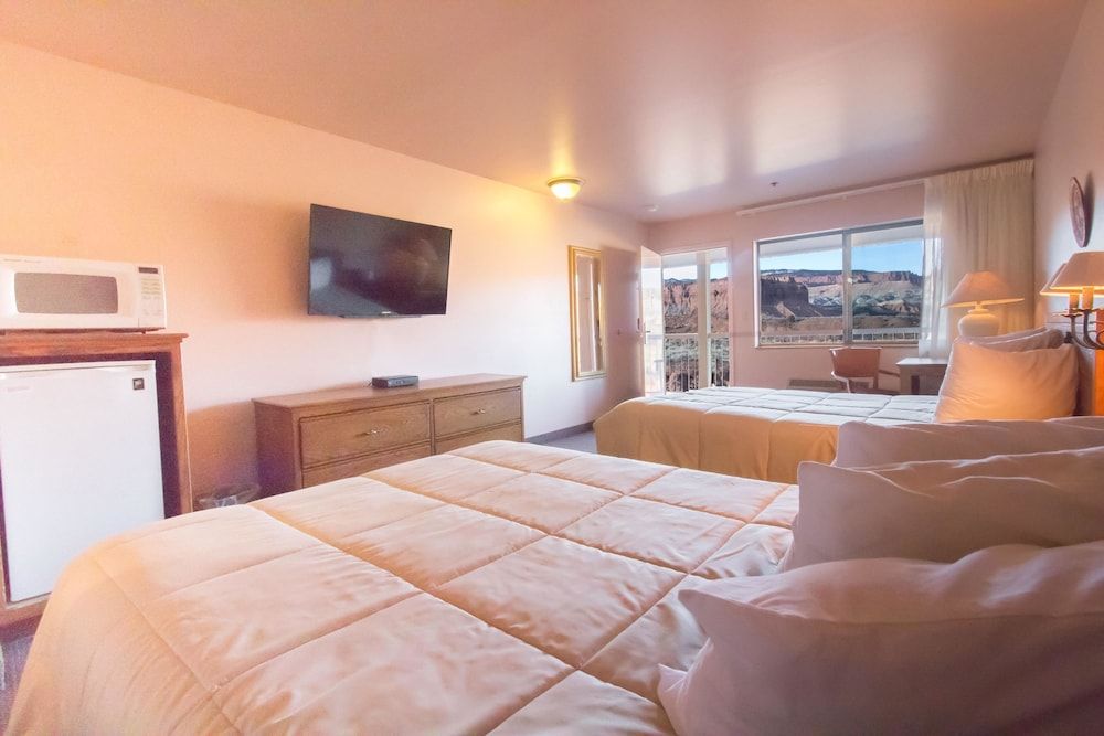 The Noor Hotel Deluxe Room, 2 Queen Beds, Refrigerator & Microwave, Mountain View 4