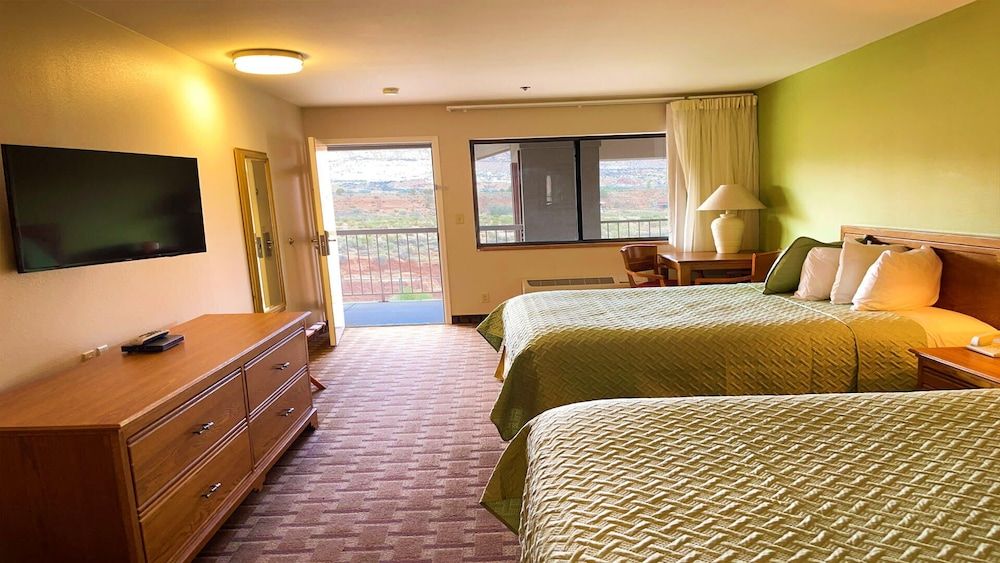 The Noor Hotel Deluxe Room, 2 Queen Beds, Refrigerator & Microwave, Mountain View 3