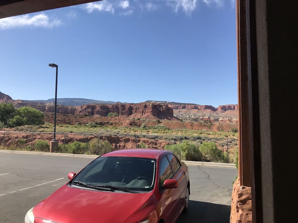 The Noor Hotel Deluxe Room, 2 Queen Beds, Refrigerator & Microwave, Mountain View 7