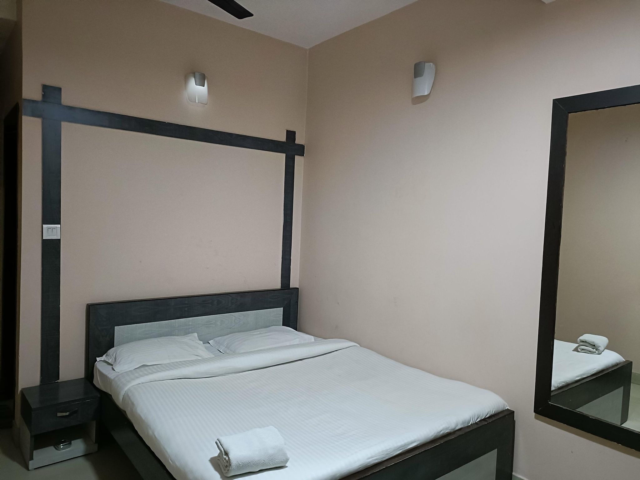 Double Deluxe Room - NON AC