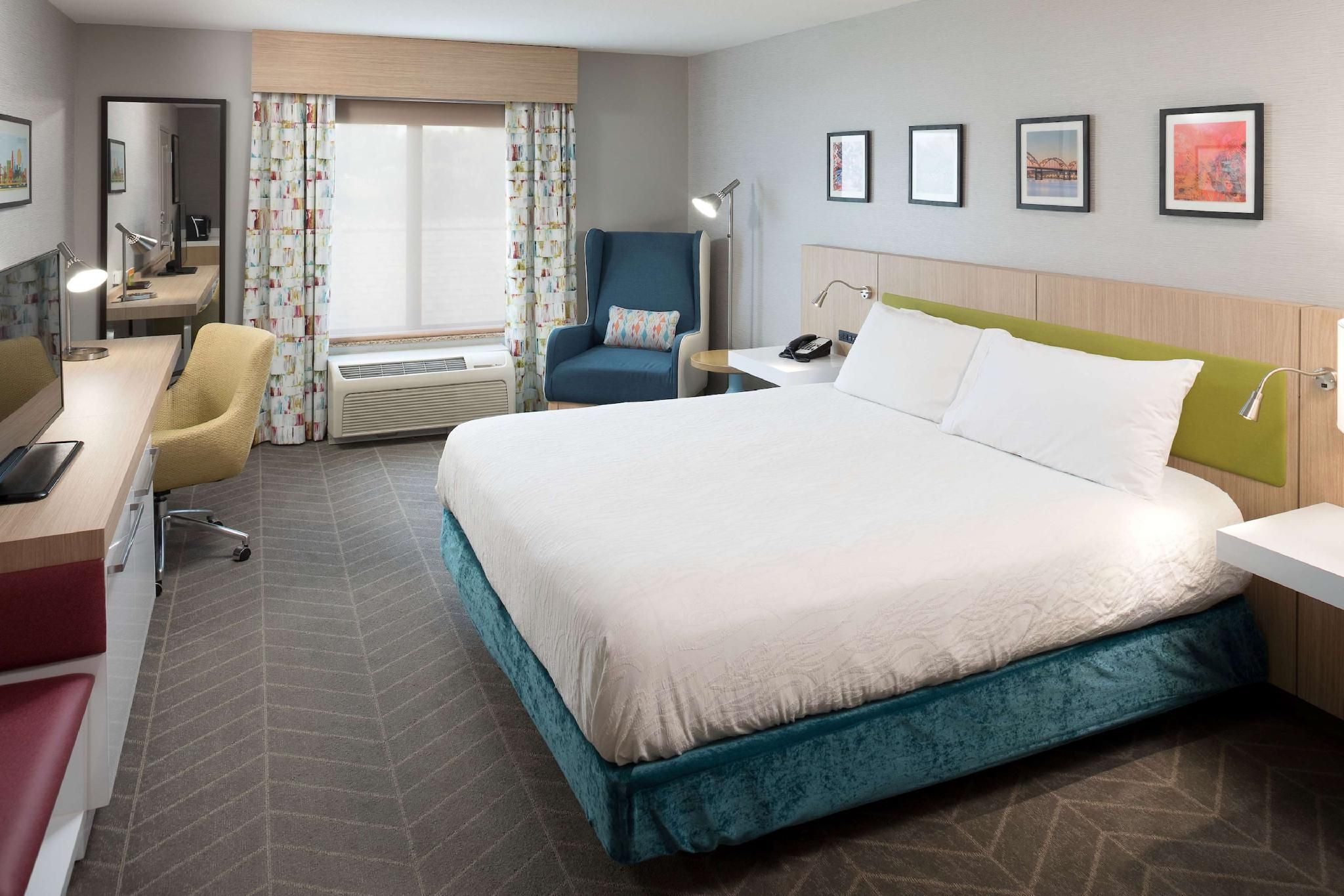 1 King Bed River View