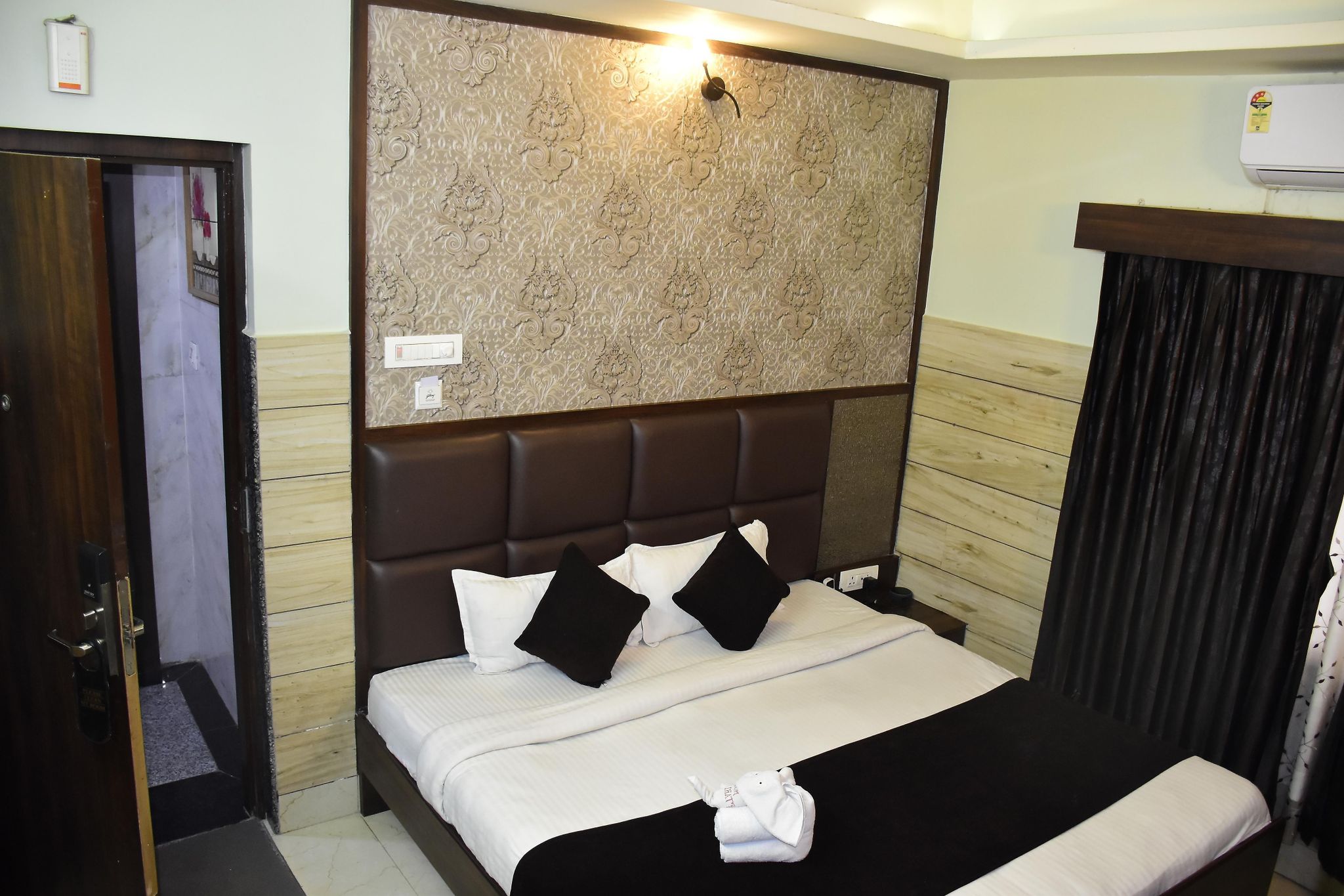 Hotel Daftari Palace Family Room 3