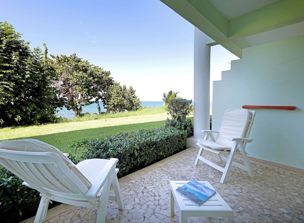 Grand Palladium Lady Hamilton Resort & Spa All Inclusive Junior Suite, Beachside 7