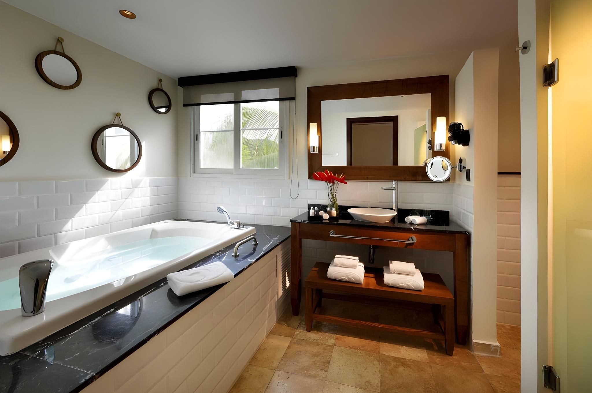 Beachfront Panoramic Ocean View Suite